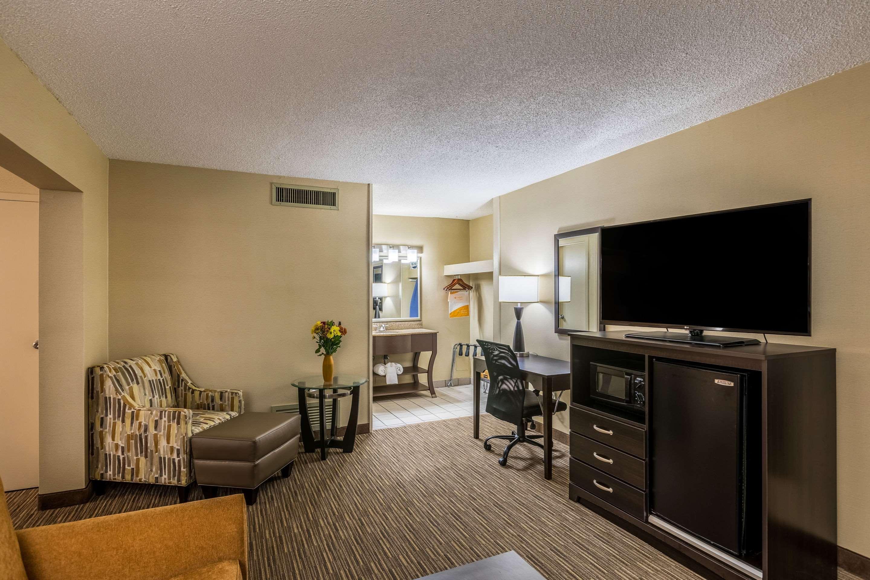 Quality Inn University Lansing Exterior foto
