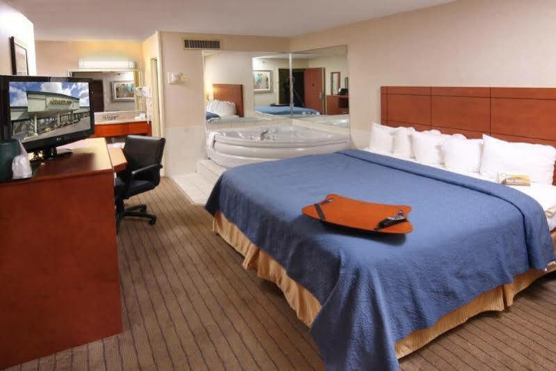 Quality Inn University Lansing Exterior foto